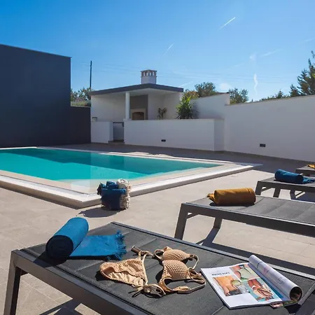 Smiljana With Swimming Pool * Milna (Brac)